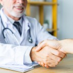 僵直性脊椎炎患者在什麼情況下可以申請生物製劑？